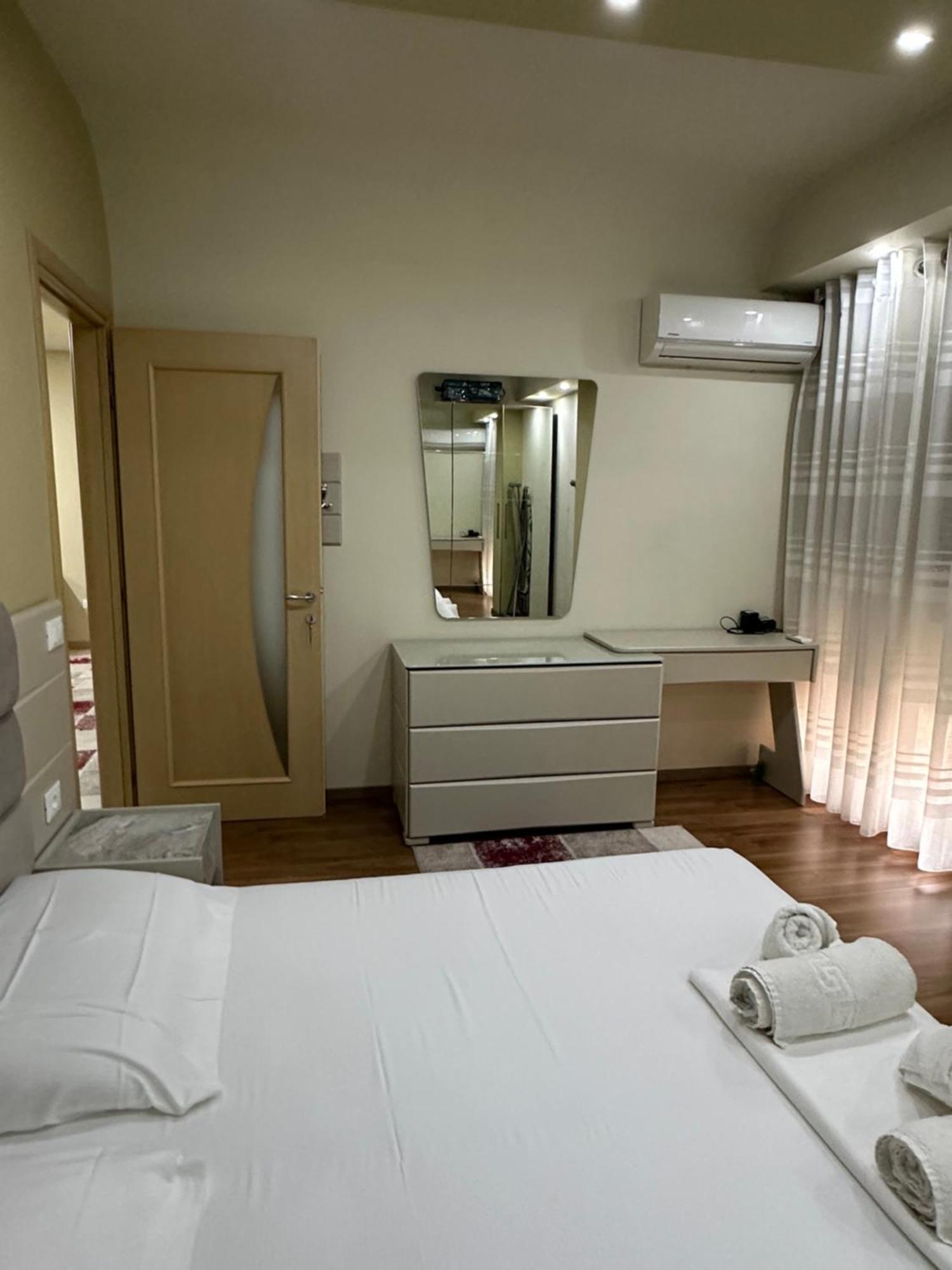 Kevin'S Apartment Delijorgj Тирана Екстериор снимка